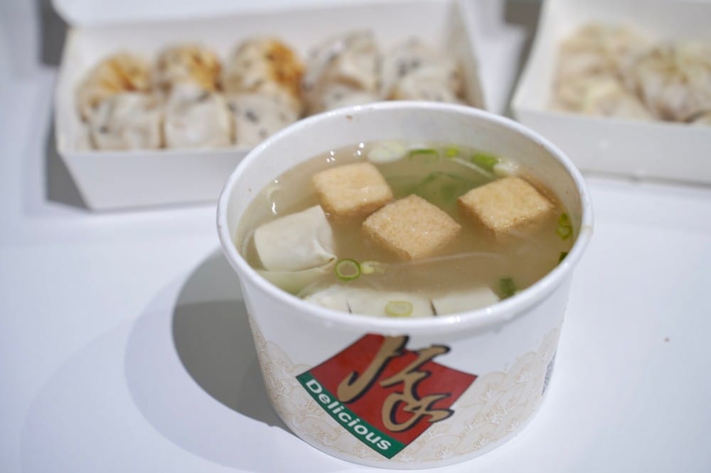 高雄｜上海生煎湯包，20年人氣小店，湯包一咬就噴汁，滿滿上海口味！