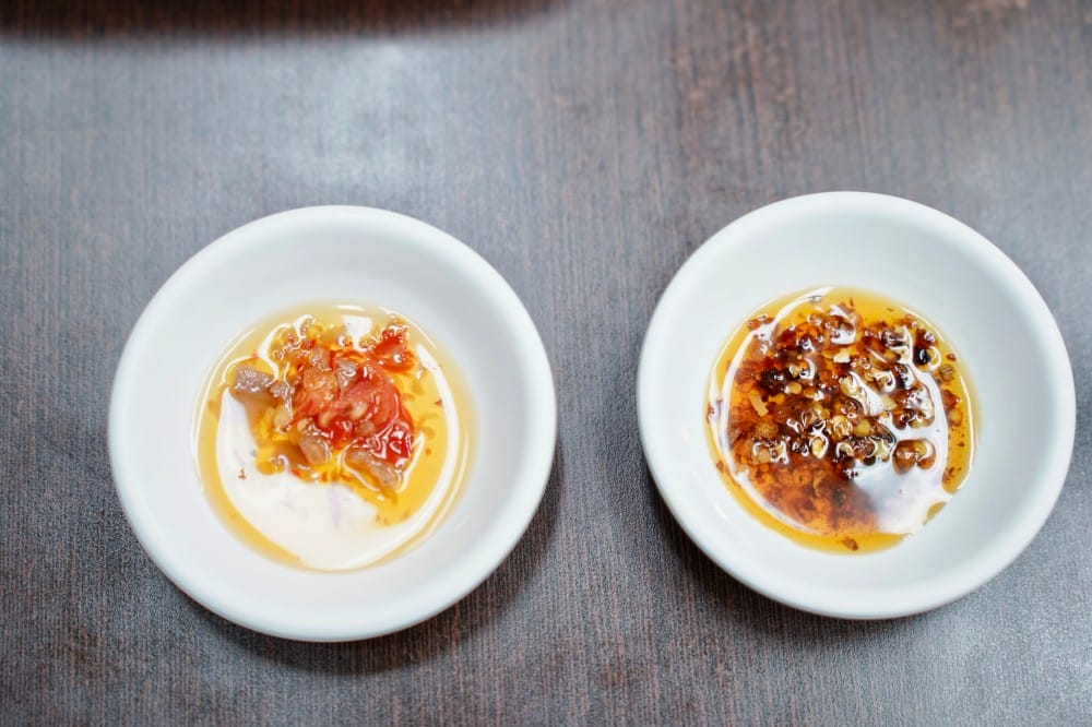 高雄｜川老頭鍋貼與蒸餃，六合夜市必吃鍋貼，皮薄肉餡爆多，煎的赤赤，宵夜也有，開到半夜一點