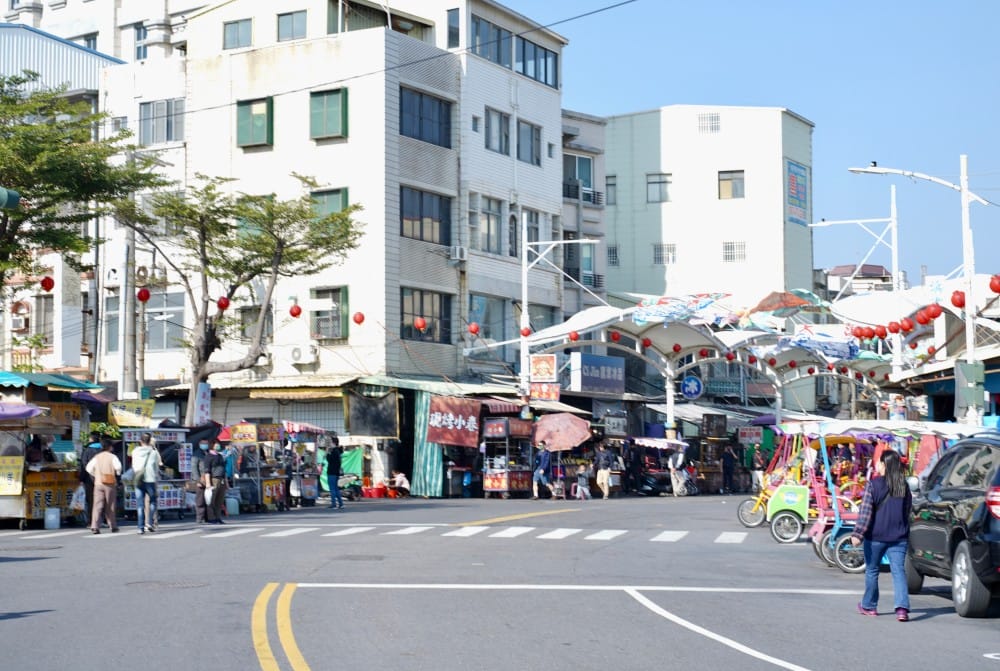 高雄旗津海岸公園，逛旗津老街拍旗津地標，星際大戰裝置藝術還可以騎腳踏車看海景！