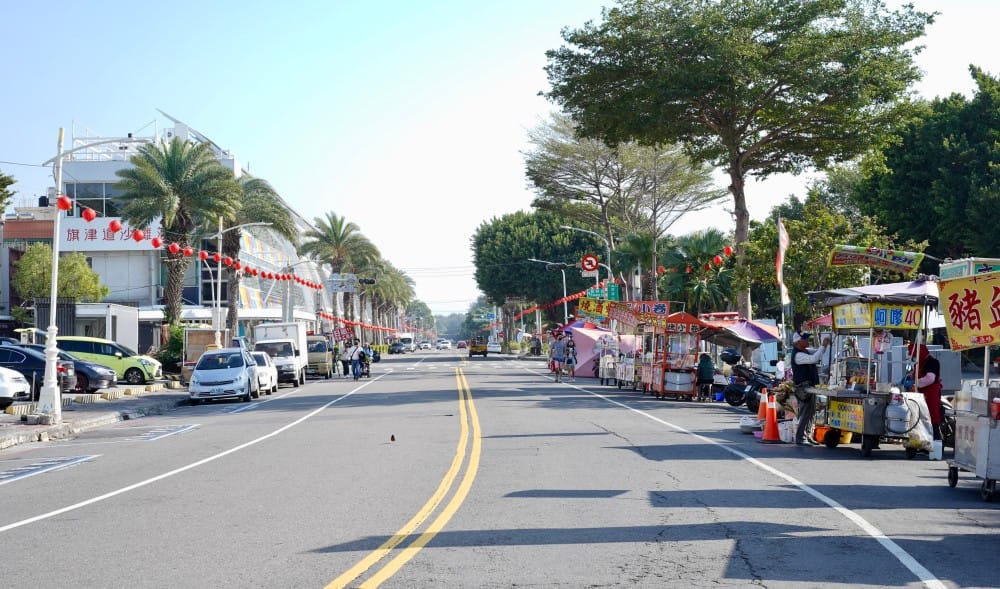 高雄旗津海岸公園，逛旗津老街拍旗津地標，星際大戰裝置藝術還可以騎腳踏車看海景！