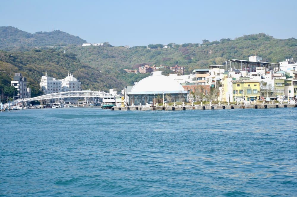 高雄鼓山魚市場|全台最美透明玻璃屋漁市場,直接面對無敵海景超浪漫,高雄新約會景點推薦 - 第10張圖 高雄鼓山魚市場|全台最美透明玻璃屋漁市場,直接面對無敵海景超浪漫,高雄新約會景點推薦