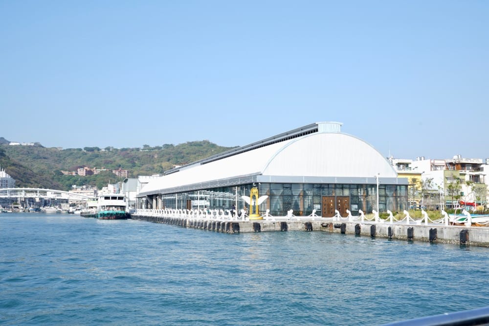 高雄鼓山魚市場|全台最美透明玻璃屋漁市場,直接面對無敵海景超浪漫,高雄新約會景點推薦 - 第11張圖 高雄鼓山魚市場|全台最美透明玻璃屋漁市場,直接面對無敵海景超浪漫,高雄新約會景點推薦