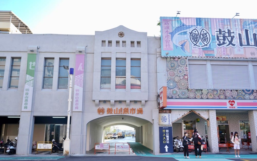 高雄鼓山魚市場|全台最美透明玻璃屋漁市場,直接面對無敵海景超浪漫,高雄新約會景點推薦 - 第12張圖 高雄鼓山魚市場|全台最美透明玻璃屋漁市場,直接面對無敵海景超浪漫,高雄新約會景點推薦