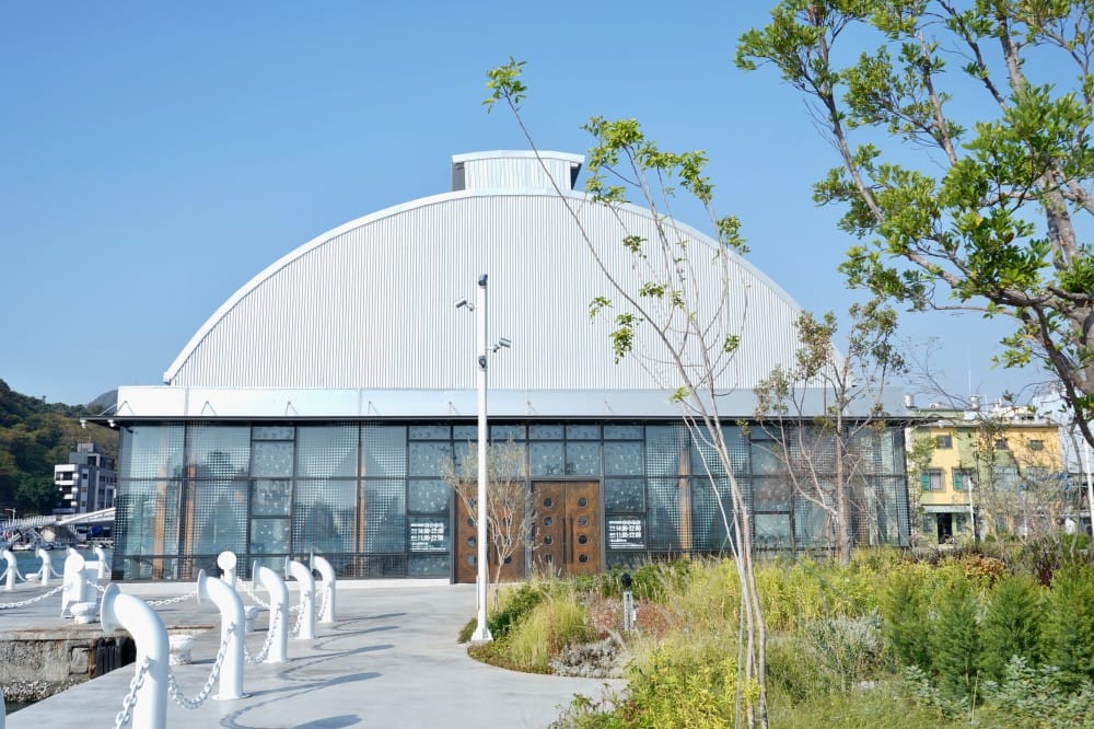 高雄鼓山魚市場|全台最美透明玻璃屋漁市場,直接面對無敵海景超浪漫,高雄新約會景點推薦 - 第20張圖 高雄鼓山魚市場|全台最美透明玻璃屋漁市場,直接面對無敵海景超浪漫,高雄新約會景點推薦