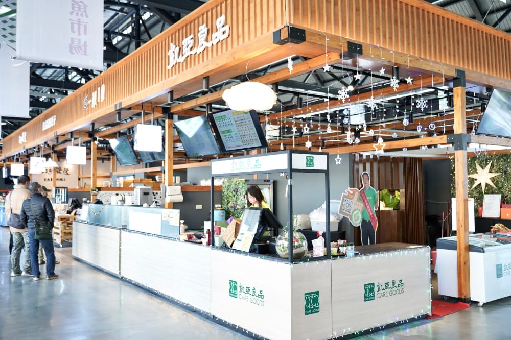 高雄鼓山魚市場|全台最美透明玻璃屋漁市場，直接面對無敵海景超浪漫，高雄新約會景點推薦