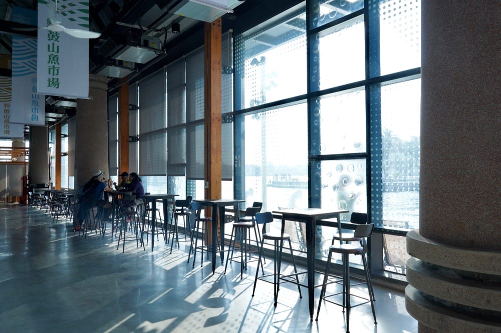 高雄鼓山魚市場|全台最美透明玻璃屋漁市場,直接面對無敵海景超浪漫,高雄新約會景點推薦 - 第35張圖 高雄鼓山魚市場|全台最美透明玻璃屋漁市場,直接面對無敵海景超浪漫,高雄新約會景點推薦