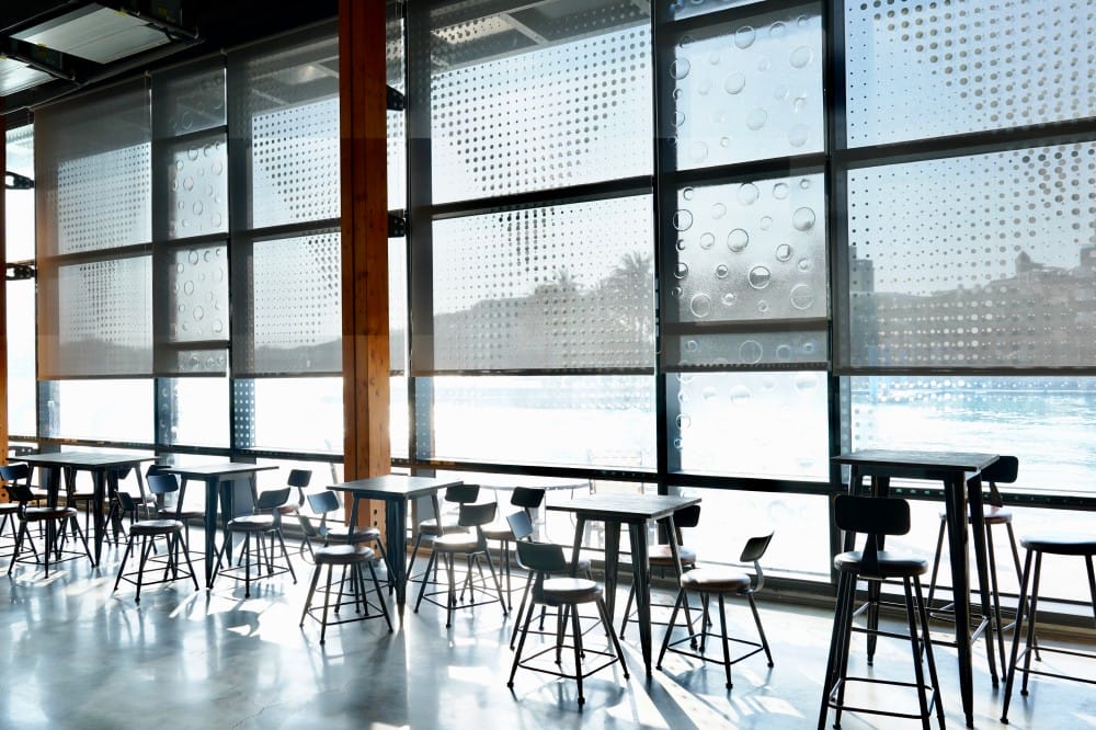 高雄鼓山魚市場|全台最美透明玻璃屋漁市場,直接面對無敵海景超浪漫,高雄新約會景點推薦 - 第33張圖 高雄鼓山魚市場|全台最美透明玻璃屋漁市場,直接面對無敵海景超浪漫,高雄新約會景點推薦