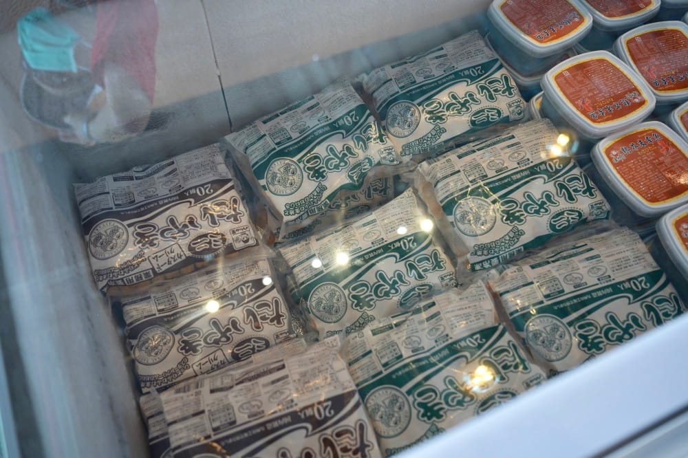 津漁聚物所｜高雄鼓山魚市場餐廳，海鮮火鍋燒烤還有99元啤酒無限暢飲，看海景吃海鮮喝啤酒，超CHILL