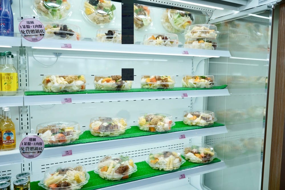 津漁聚物所｜高雄鼓山魚市場餐廳，海鮮火鍋燒烤還有99元啤酒無限暢飲，看海景吃海鮮喝啤酒，超CHILL