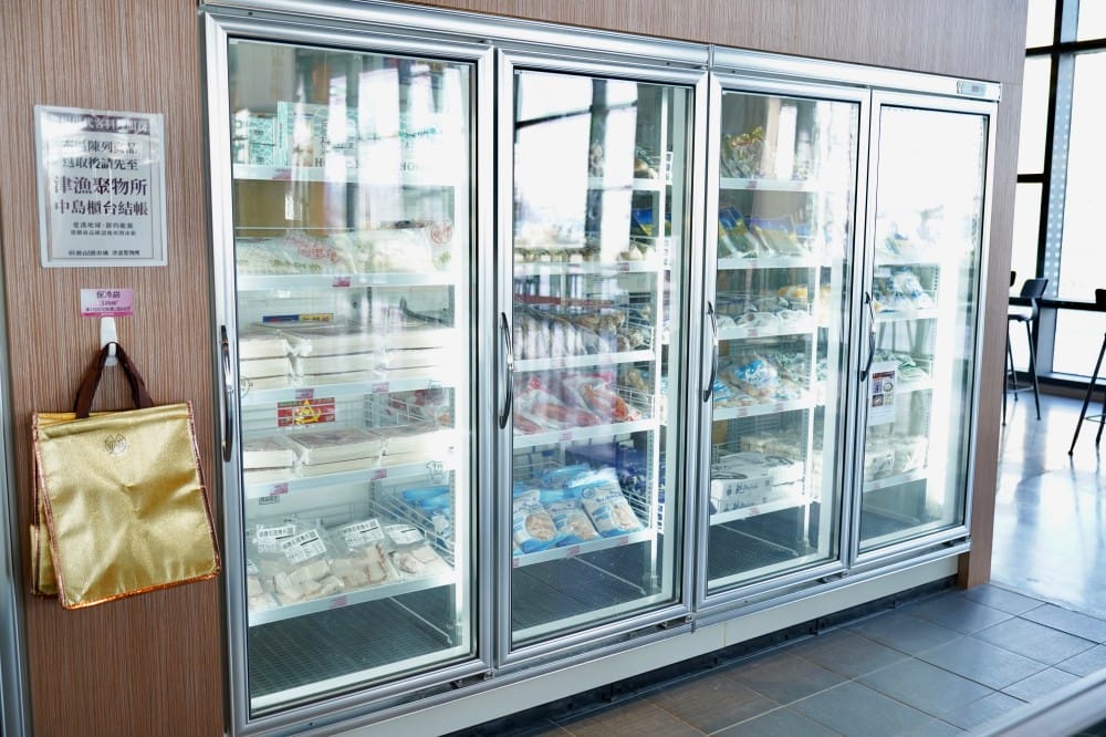 津漁聚物所｜高雄鼓山魚市場餐廳，海鮮火鍋燒烤還有99元啤酒無限暢飲，看海景吃海鮮喝啤酒，超CHILL