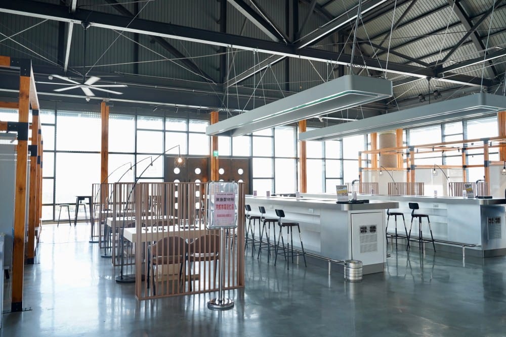 高雄鼓山魚市場|全台最美透明玻璃屋漁市場,直接面對無敵海景超浪漫,高雄新約會景點推薦 - 第44張圖 高雄鼓山魚市場|全台最美透明玻璃屋漁市場,直接面對無敵海景超浪漫,高雄新約會景點推薦