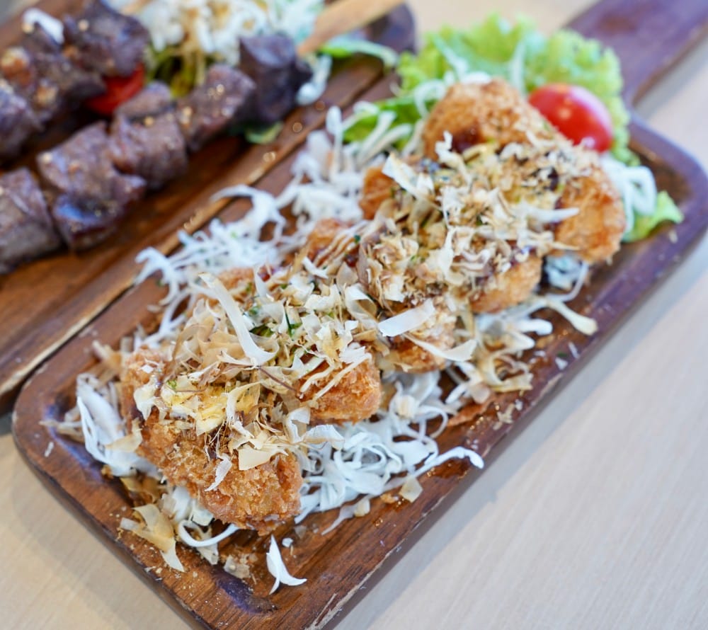 津漁聚物所｜高雄鼓山魚市場餐廳，海鮮火鍋燒烤還有99元啤酒無限暢飲，看海景吃海鮮喝啤酒，超CHILL