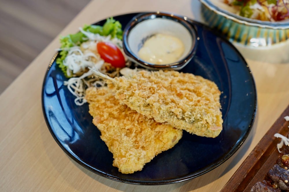 津漁聚物所｜高雄鼓山魚市場餐廳，海鮮火鍋燒烤還有99元啤酒無限暢飲，看海景吃海鮮喝啤酒，超CHILL