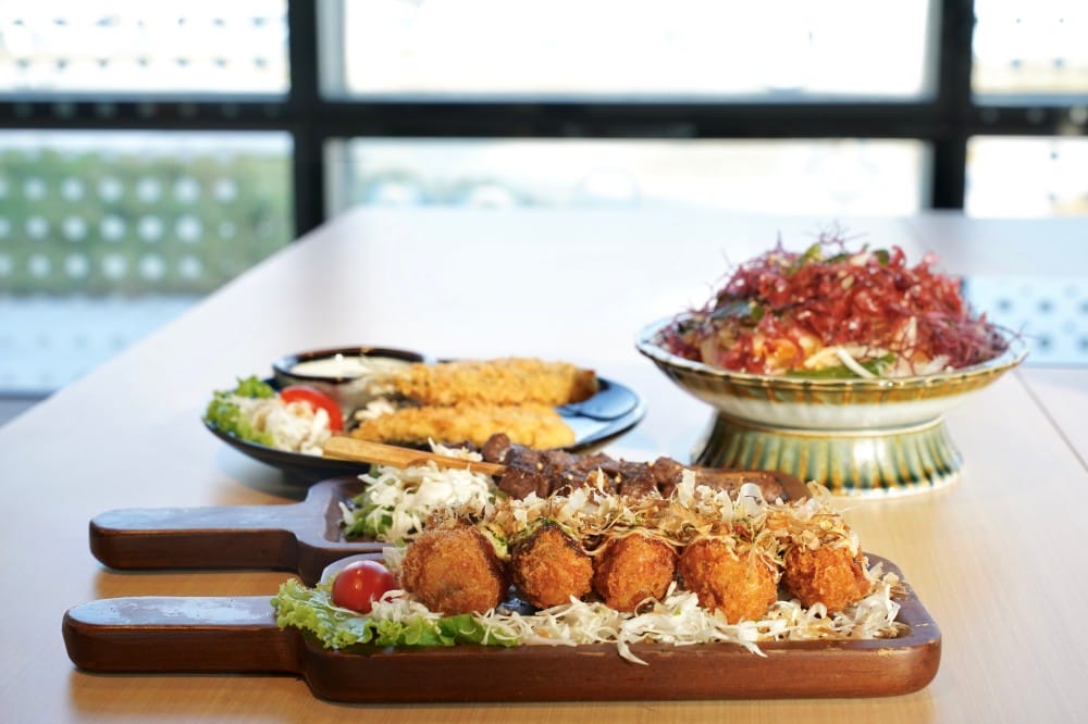 津漁聚物所｜高雄鼓山魚市場餐廳，海鮮火鍋燒烤還有99元啤酒無限暢飲，看海景吃海鮮喝啤酒，超CHILL