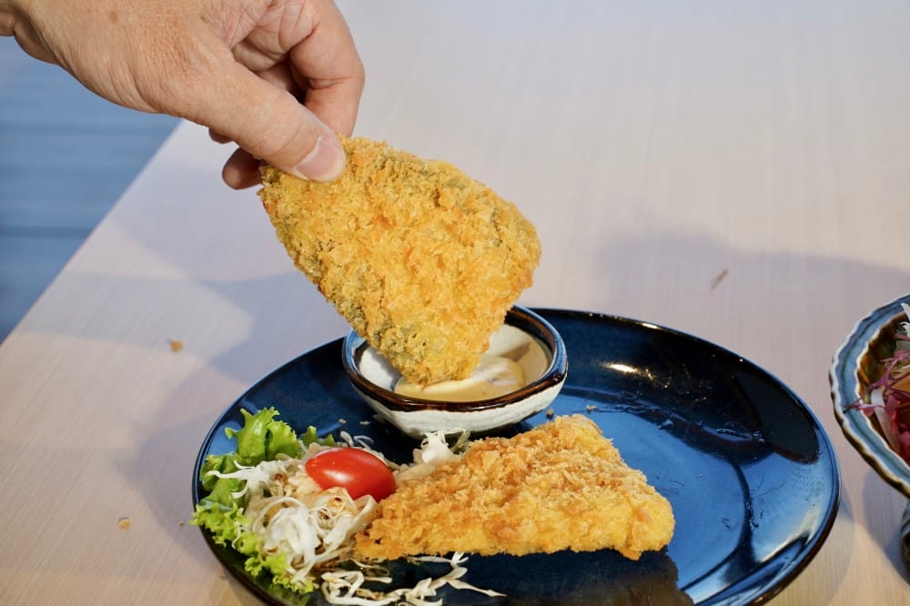 津漁聚物所｜高雄鼓山魚市場餐廳，海鮮火鍋燒烤還有99元啤酒無限暢飲，看海景吃海鮮喝啤酒，超CHILL