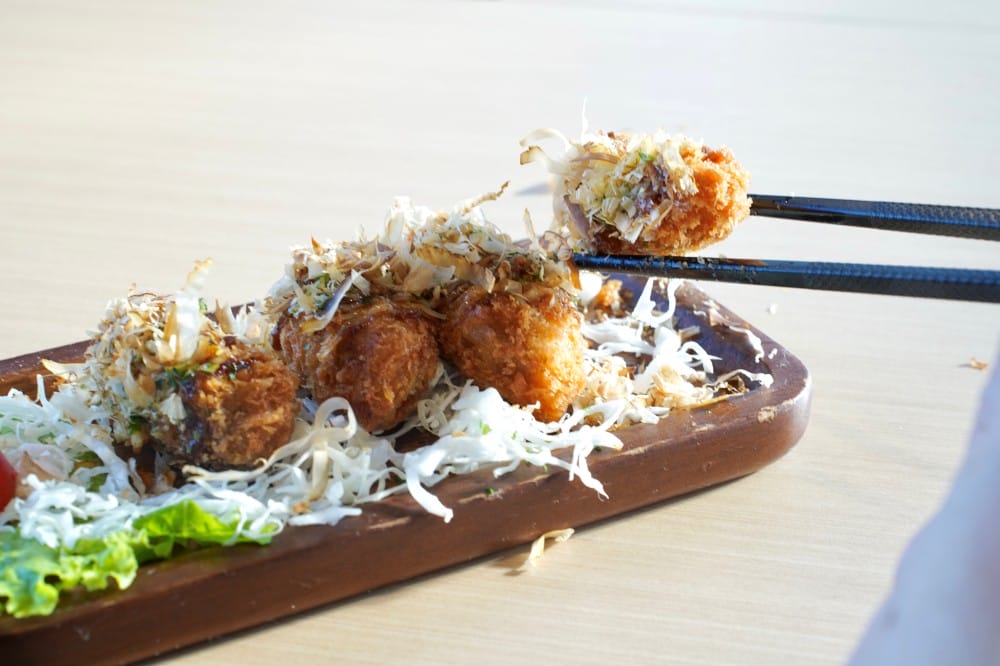 津漁聚物所｜高雄鼓山魚市場餐廳，海鮮火鍋燒烤還有99元啤酒無限暢飲，看海景吃海鮮喝啤酒，超CHILL