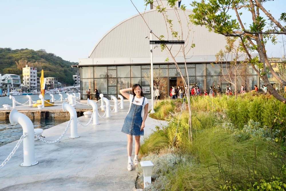 高雄鼓山魚市場|全台最美透明玻璃屋漁市場，直接面對無敵海景超浪漫，高雄新約會景點推薦