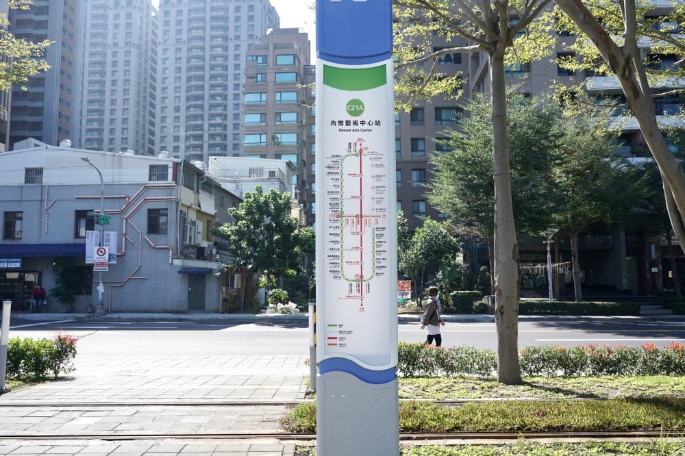 高雄輕軌龍貓隧道,高雄最美輕軌景點一秒來到宮崎駿的電影動畫場景 - 第8張圖 高雄輕軌龍貓隧道,高雄最美輕軌景點一秒來到宮崎駿的電影動畫場景