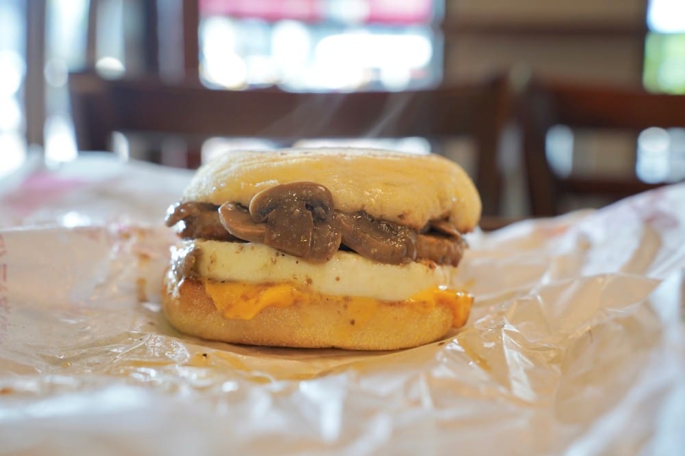 麥當勞蕈菇滿福｜麥當勞新推出的早餐，有蕈菇滿福也有蕈菇貝果