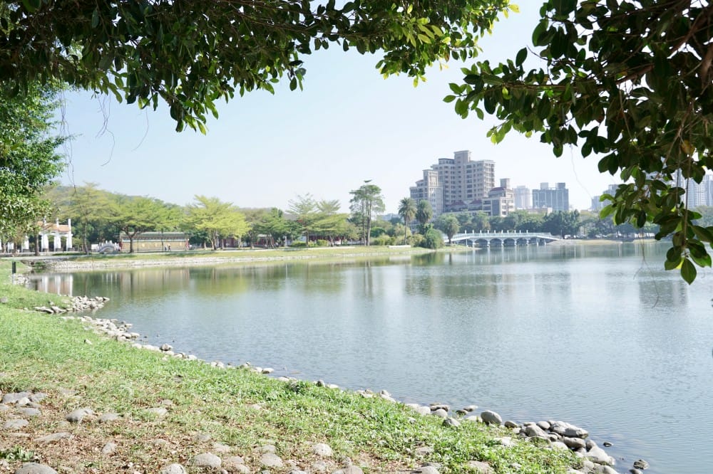 高雄新景點|愛麗絲的奇幻樂園進駐左營蓮池潭兒童樂園 ,一秒走進愛麗絲夢遊仙境,跟紅心皇后撲克牌衛兵一起在棒棒糖旋轉木馬拍照 - 第55張圖 高雄新景點|愛麗絲的奇幻樂園進駐左營蓮池潭兒童樂園 ,一秒走進愛麗絲夢遊仙境,跟紅心皇后撲克牌衛兵一起在棒棒糖旋轉木馬拍照