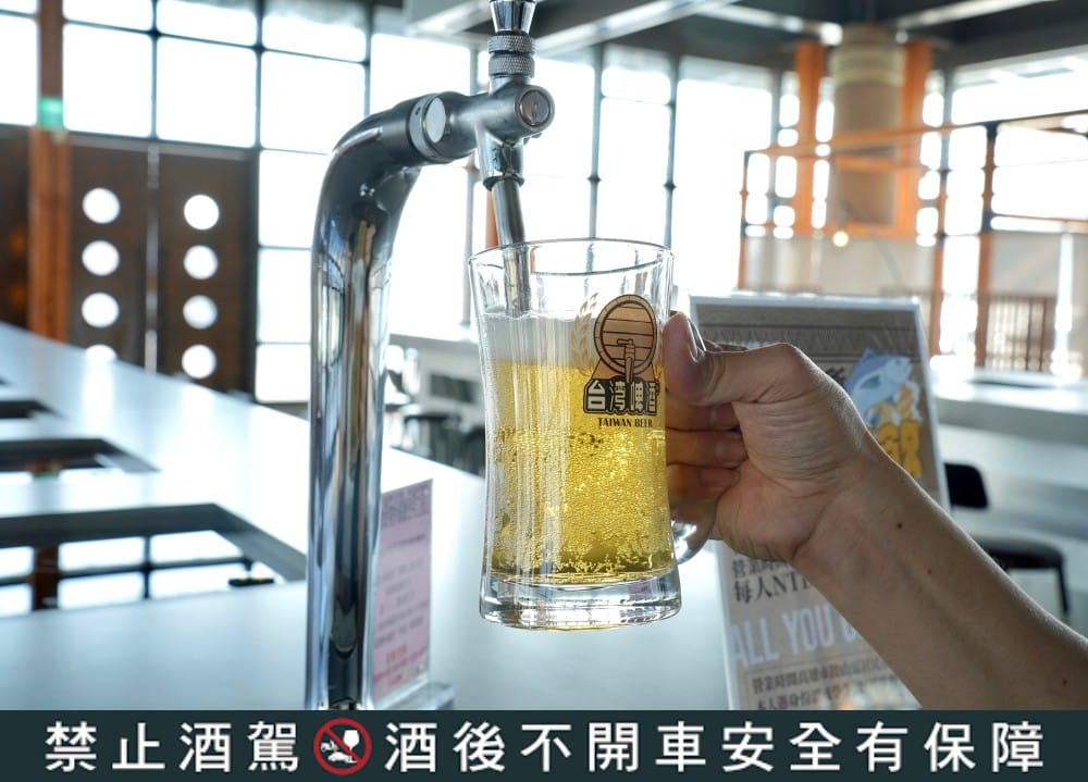 津漁聚物所｜高雄鼓山魚市場餐廳，海鮮火鍋燒烤還有99元啤酒無限暢飲，看海景吃海鮮喝啤酒，超CHILL