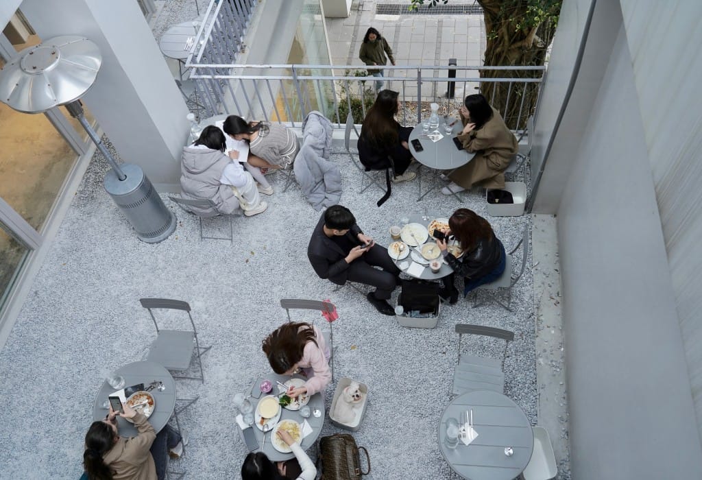 BRUN不然信義店｜超美純白獨棟空中花園，城市花園早午餐，菜單