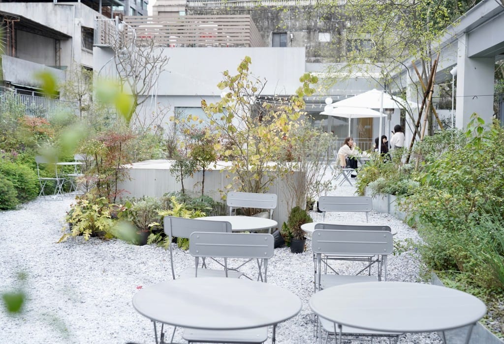 BRUN不然信義店｜超美純白獨棟空中花園，城市花園早午餐，菜單