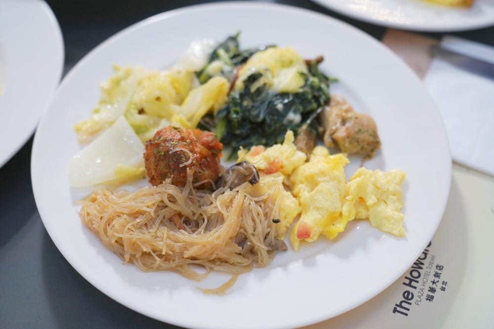 台北福華大飯自助餐吃到飽｜彩虹座自助早餐吃到飽菜色大公開，台北五星級飯店早餐吃到飽推薦