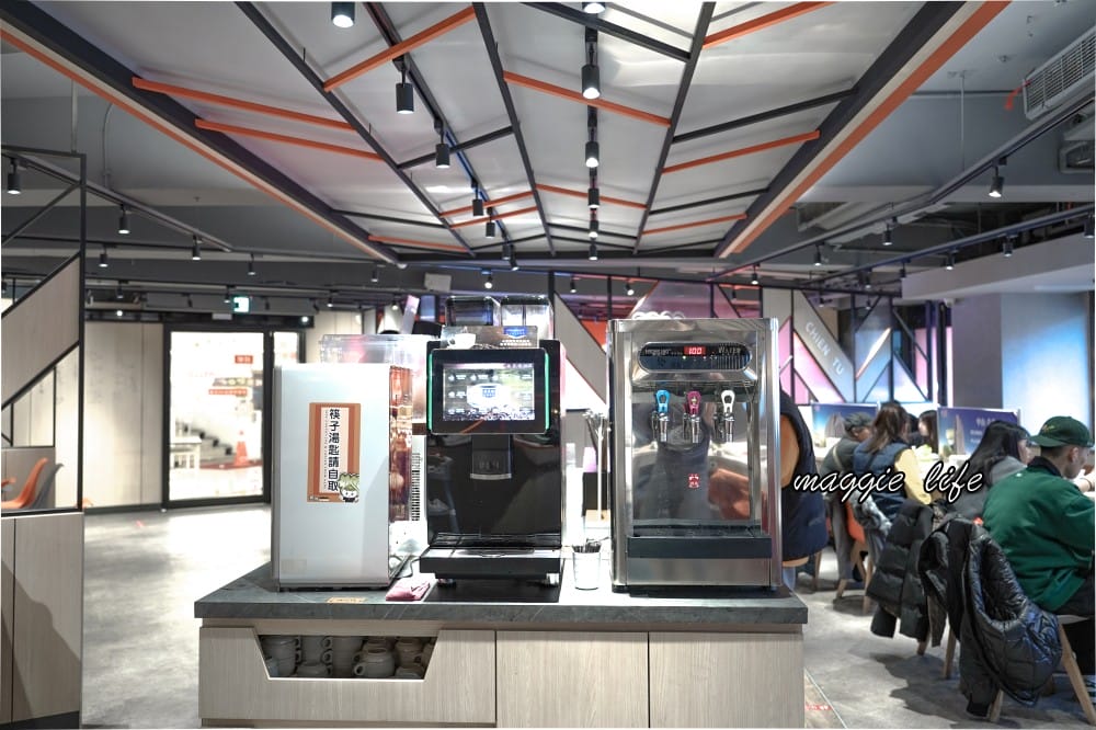 錢都日式涮涮鍋市民大道店｜莫凡彼咖啡，冷熱飲無限暢飲，霜淇淋冰淇淋吃到爽