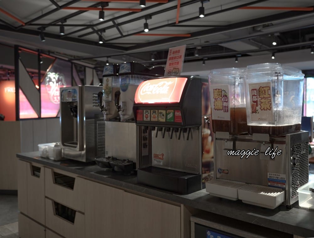錢都日式涮涮鍋市民大道店｜莫凡彼咖啡，冷熱飲無限暢飲，霜淇淋冰淇淋吃到爽