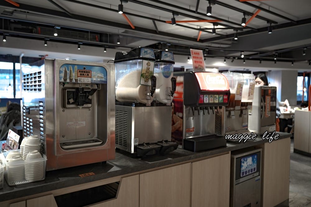 錢都日式涮涮鍋市民大道店｜莫凡彼咖啡，冷熱飲無限暢飲，霜淇淋冰淇淋吃到爽