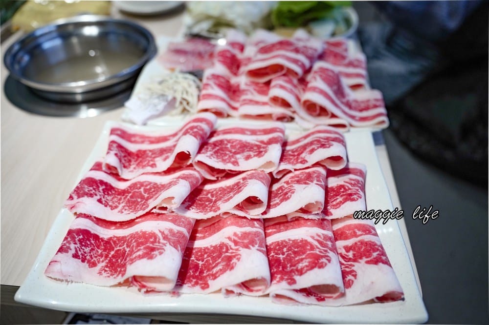 錢都日式涮涮鍋市民大道店｜莫凡彼咖啡，冷熱飲無限暢飲，霜淇淋冰淇淋吃到爽