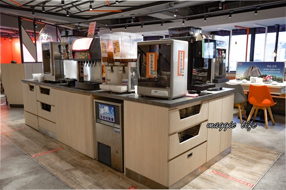 錢都日式涮涮鍋市民大道店｜莫凡彼咖啡，冷熱飲無限暢飲，霜淇淋冰淇淋吃到爽