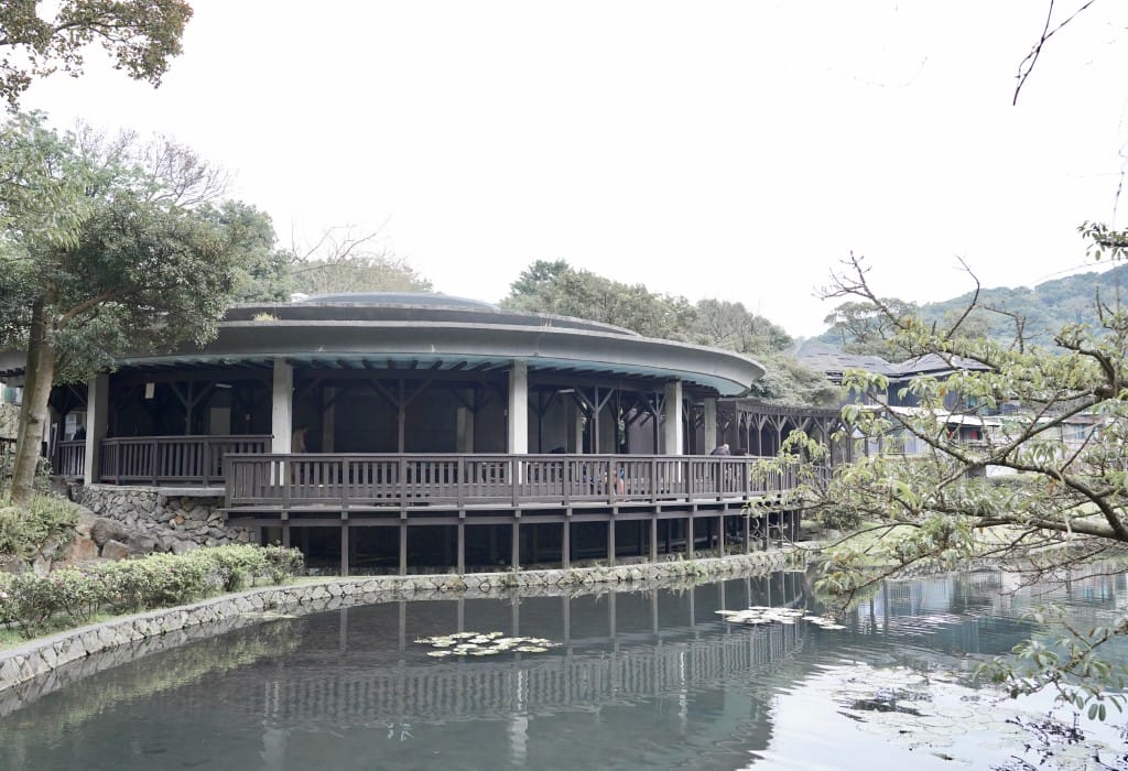 陽明山前山公園賞櫻花｜前山公園公共浴池免費男湯女湯溫泉泡湯，日式陽明湖美呆，磐流園超像亞馬遜公園，交通