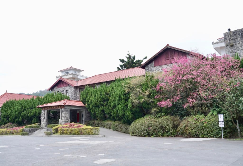 陽明山前山公園賞櫻花｜前山公園公共浴池免費男湯女湯溫泉泡湯，日式陽明湖美呆，磐流園超像亞馬遜公園，交通