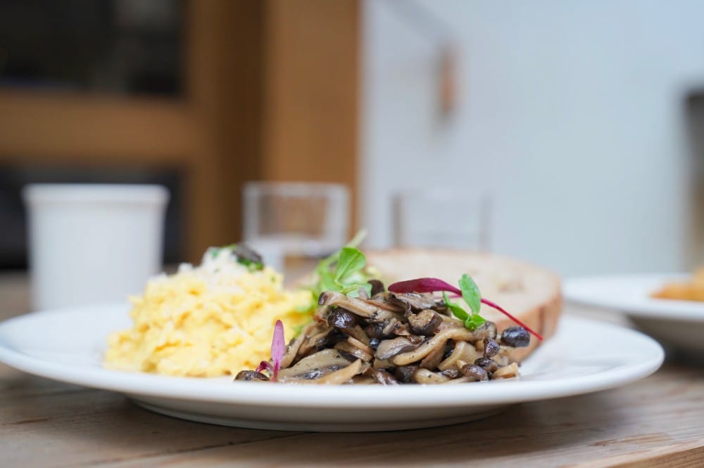 NUMÉRO QUATRE|信義區松菸旁一秒到法國街頭咖啡廳，享受法式早午餐悠閒下午茶