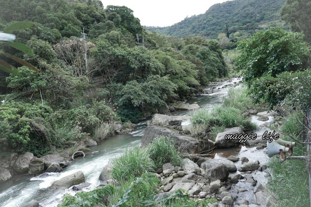 咖朵咖啡Caldo Cafe｜外雙溪秘境，面對外雙溪河岸景觀的咖啡廳，舒芙蕾爆炸好吃！