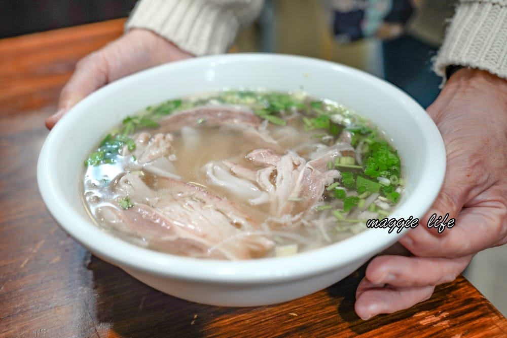 京北越南河粉麵包｜越南人開的傳統越南河粉店，麵包也超好吃，台北大安路美食街越南菜