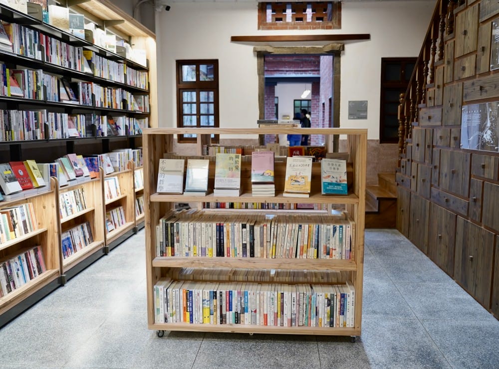 大稻埕郭怡美書店｜大稻埕老宅獨立書店家咖啡廳，在百年歷史老宅裡吃好吃的布丁喝咖啡看書