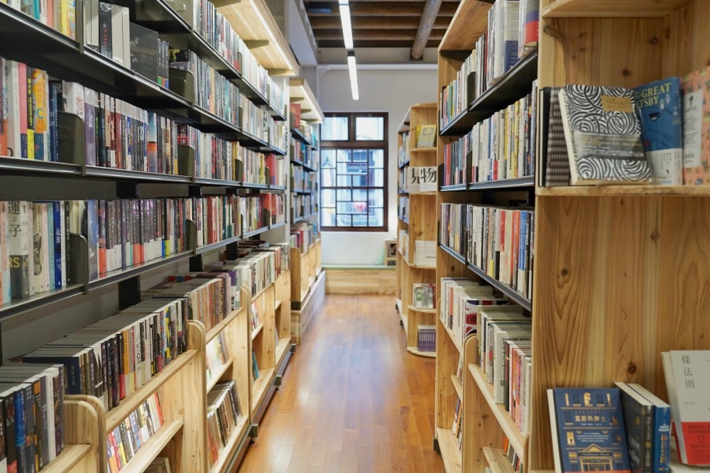 大稻埕郭怡美書店｜大稻埕老宅獨立書店家咖啡廳，在百年歷史老宅裡吃好吃的布丁喝咖啡看書