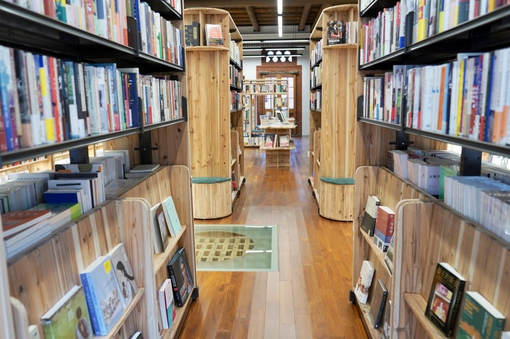 大稻埕郭怡美書店｜大稻埕老宅獨立書店家咖啡廳，在百年歷史老宅裡吃好吃的布丁喝咖啡看書