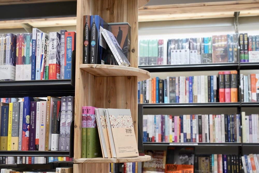 大稻埕郭怡美書店｜大稻埕老宅獨立書店家咖啡廳，在百年歷史老宅裡吃好吃的布丁喝咖啡看書