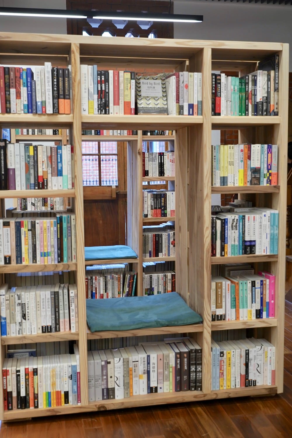 大稻埕郭怡美書店｜大稻埕老宅獨立書店家咖啡廳，在百年歷史老宅裡吃好吃的布丁喝咖啡看書