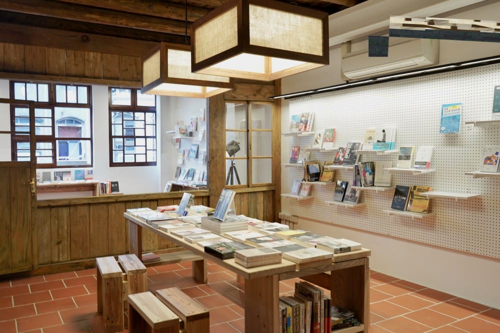 大稻埕郭怡美書店｜大稻埕老宅獨立書店家咖啡廳，在百年歷史老宅裡吃好吃的布丁喝咖啡看書