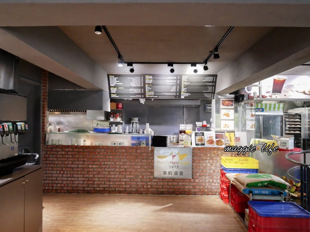 天母茉莉漢堡 Mary‘s Hamburger｜天母老字號漢堡店，雙層牛肉起司漢堡辣雞翅不錯吃