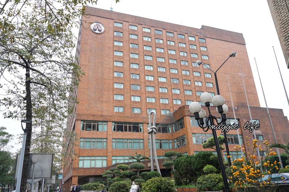 台北福華大飯店｜彩虹座自助餐吃到飽，義大利美食節17區新菜色，生蠔鮑魚螃蟹現煎牛排生牛肉，紅白酒啤酒香檳無限暢飲，價位菜色大公開！