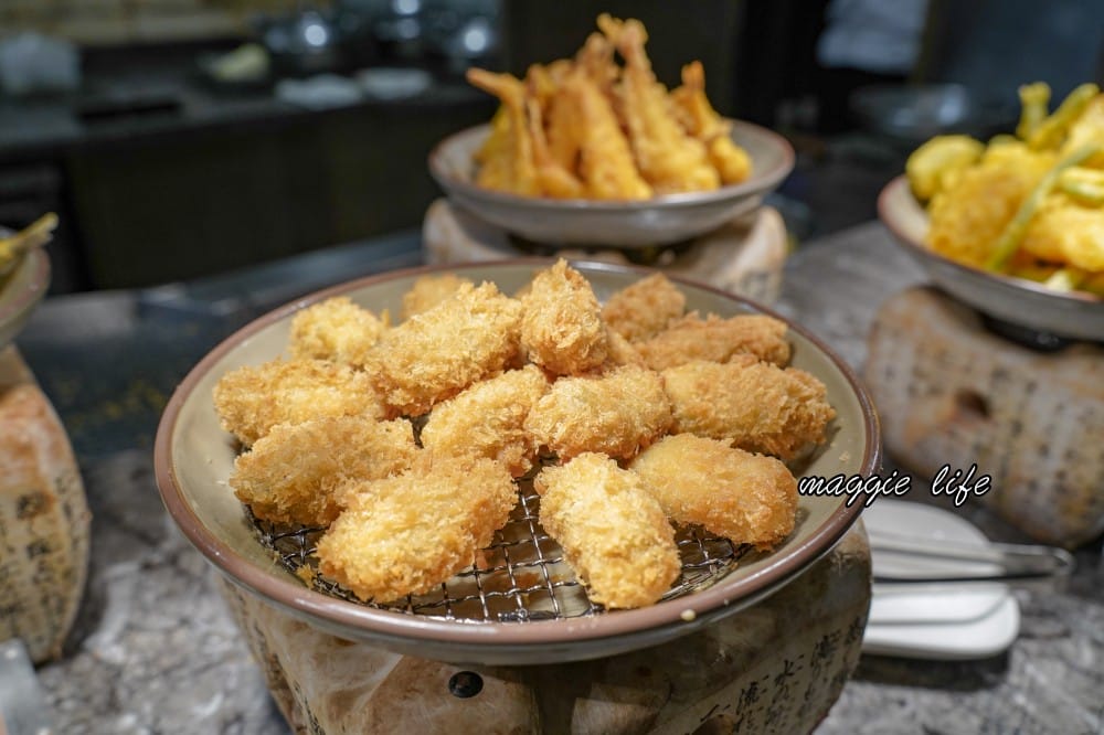 台北福華大飯店｜彩虹座自助餐吃到飽，生蠔鮑魚螃蟹現煎牛排，紅白酒啤酒香檳無限暢飲，價位菜色大公開！