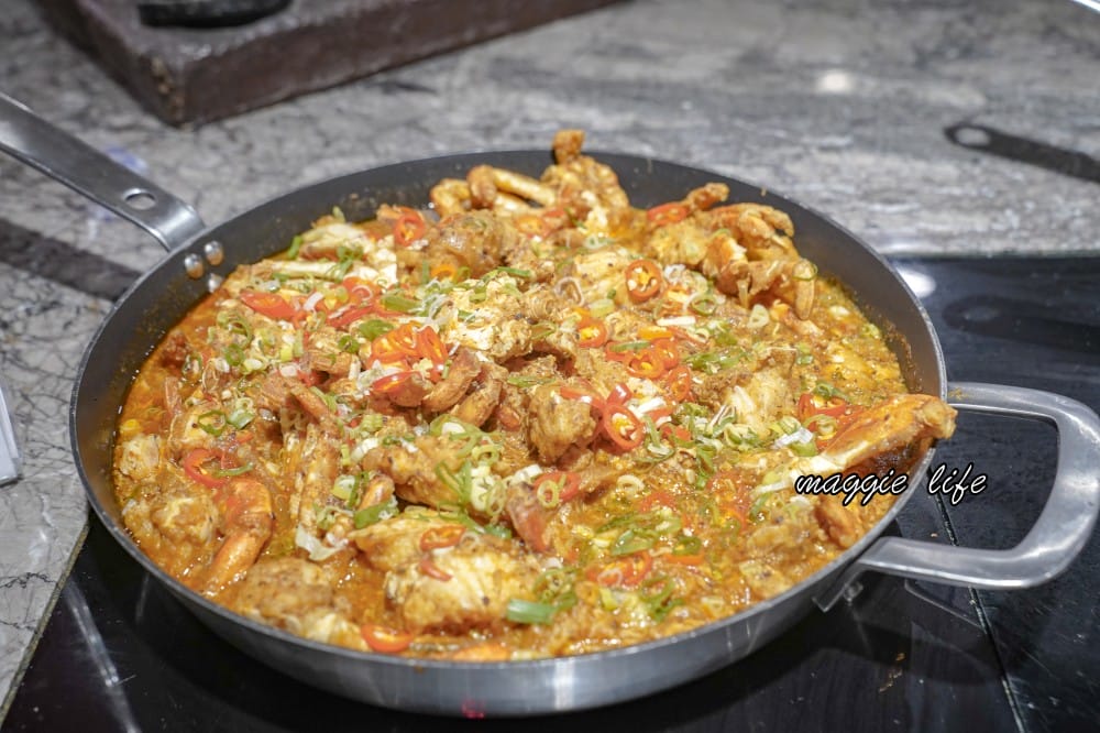 台北福華大飯店｜彩虹座自助餐吃到飽，生蠔鮑魚螃蟹現煎牛排，紅白酒啤酒香檳無限暢飲，價位菜色大公開！
