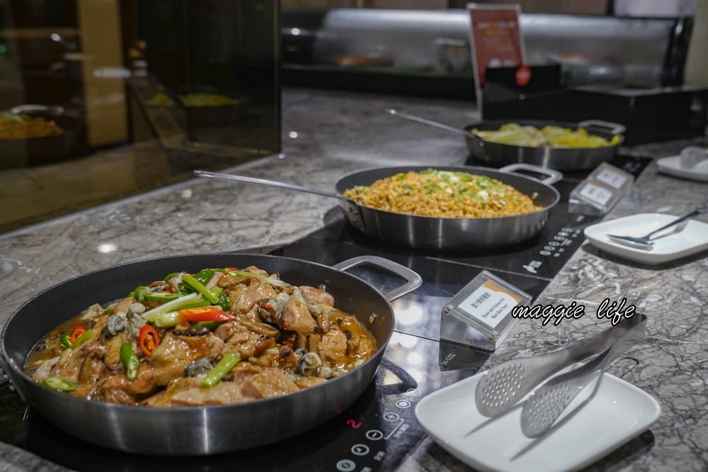 台北福華大飯店｜彩虹座自助餐吃到飽，生蠔鮑魚螃蟹現煎牛排，紅白酒啤酒香檳無限暢飲，價位菜色大公開！