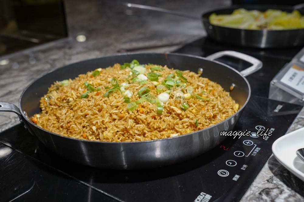 台北福華大飯店｜彩虹座自助餐吃到飽，生蠔鮑魚螃蟹現煎牛排，紅白酒啤酒香檳無限暢飲，價位菜色大公開！